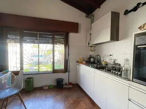 Casa en Villa Dominico de 3 ambientes con cochera y patio