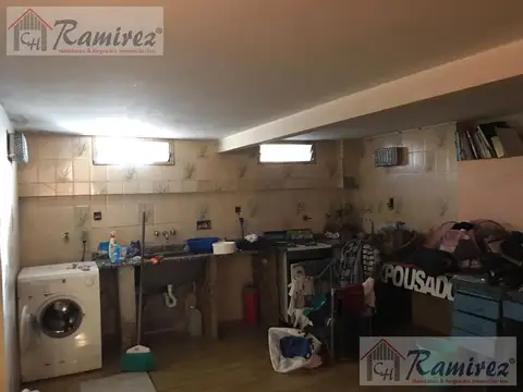 Chalet En Venta 4 Ambientes - Castelar, Moron