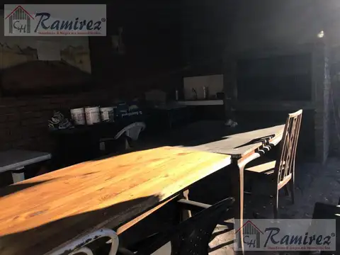 Casa 4 ambientes con 2 baños