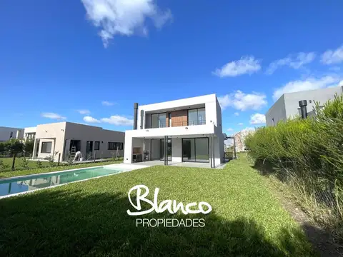 Puertos del Lago - Araucarias -