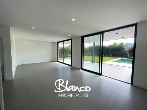 Casa 4 ambientes con 3 baños