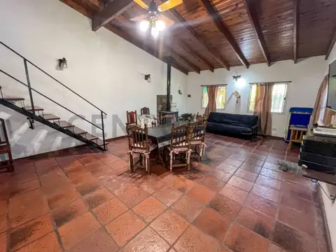Casa en Venta con 3 cocheras