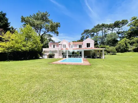 Casa de 4 Dormitorios en Playa Brava, Punta del Este