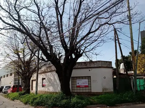 Casa a refaccionar excelente ubicación – A 7 cuadras de Estación Lemos