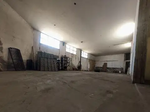 Oportunidad Casa y Galpon en esquina