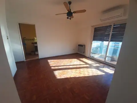 ALQUILER 2 AMBIENTES COGHLAN CON BALCÓN