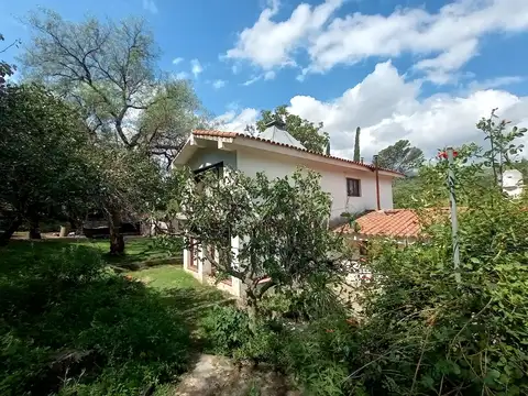 Casa 8 ambientes con 2 baños