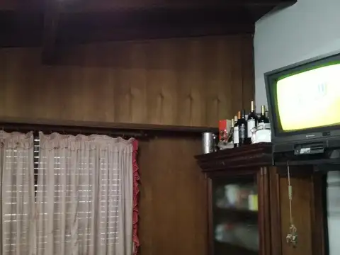 Chalet en esquina 4 amb con gaje p/3 autos