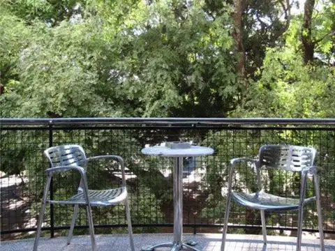 Frente a Plaza Francia