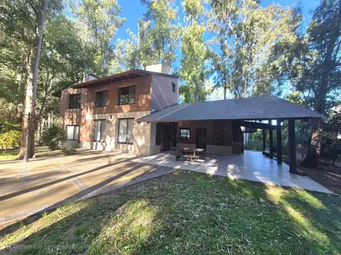 En Venta Casa 4 ambientes. Puerto Paraíso