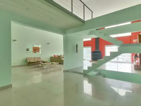 Loft en Paternal de 255m2 + patio + deposito 215m2 c/cochera