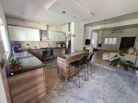   RESERVADO   4 DORM., C/PARQUE, QUINCHO Y PISCINA