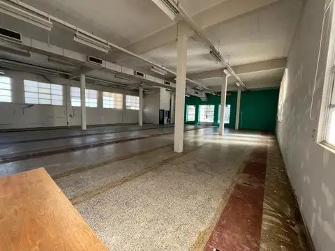 Depósito de 343 m2 cubiertos en Florida