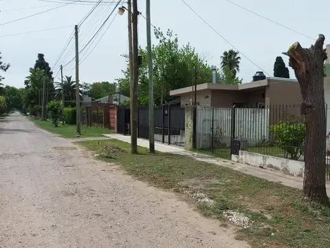 VENTA EN GLEW CASA 4 AMBIENTES CON JARDÍN