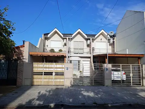 En Venta en Caseros Hermoso Duplex de 3 Ambientes 2 Baños Cochera Patio F: 10301