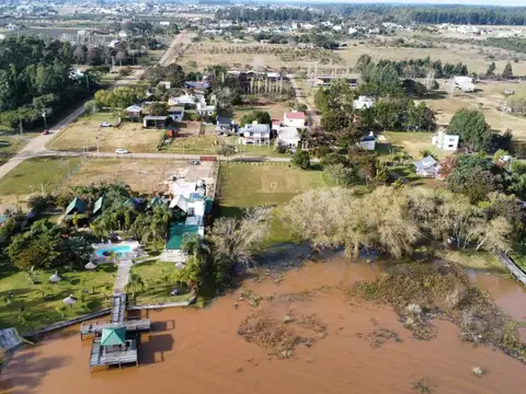 DOS LOTES SOBRE EL LAGO - FEDERACION NORTE