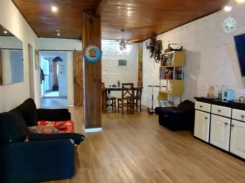 Casa 4 amb PB, 2 coch., patio y terraza -  Lote 8,66 x 22m - Campana al 5500