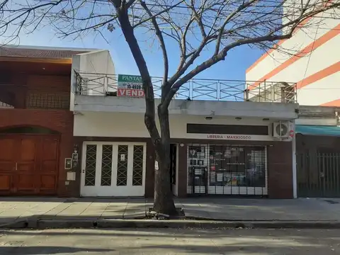 Casa en lote propio de 8.66 x 24. PARA CONSTRUIR 5 PISOS + 2 RETIROS. Frente a colegio San José