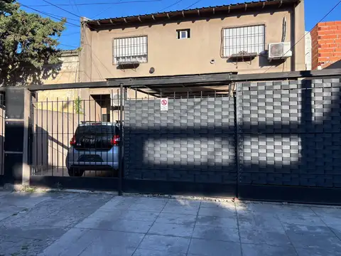 Depto Tipo Casa en Venta con 1 cocheras