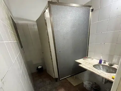 Local  en Alquiler ubicado en Lanús Este, Zona Sur