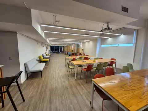 Oficina 8 ambientes con 7 baños