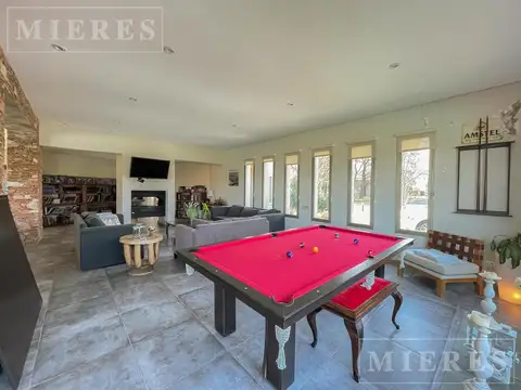 Casa en Venta con 2 cocheras