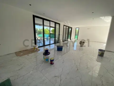 Casa 5 ambientes con 3 baños