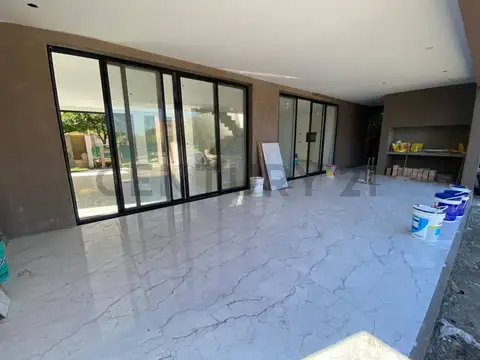 Santa Guadalupe , Piso 0