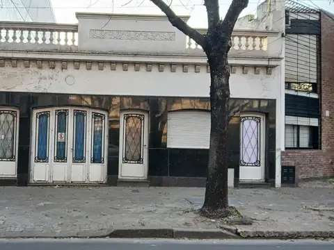 VENTA – Tres casas a reciclar con terrazas y garage. Barrio Abasto, Rosario.