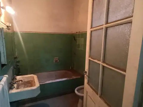 Casa 10 ambientes con 3 baños