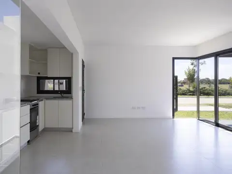 Casa 4 ambientes con 1 baño