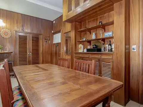 Casa 5 ambientes con 3 baños