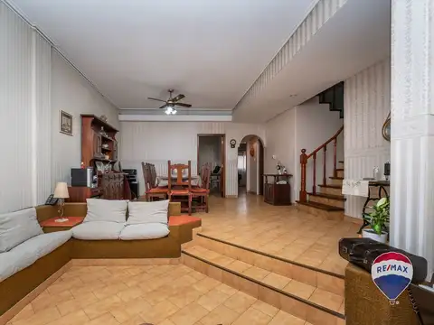 Casa 5 ambientes con 3 baños