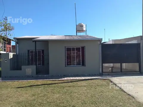 Casa en perez - TOMA VEHÍCULO