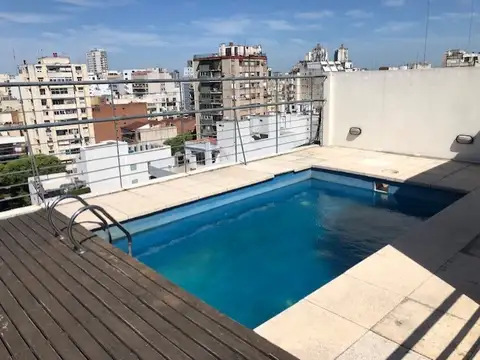 MUY AMPLIO  c/ balcón - pileta - sum - parrilla- laundry