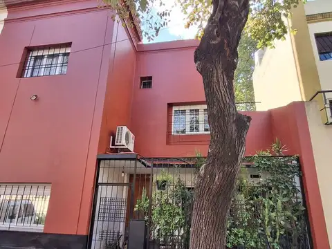 Casa en venta 4 ambientes con patio en Flores