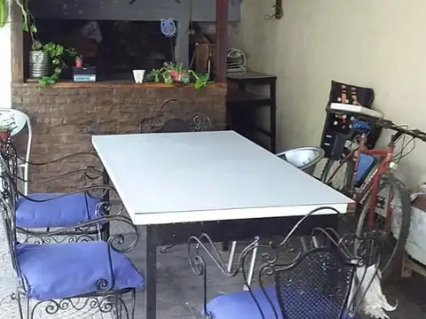 Casa 4 ambientes con 1 baño