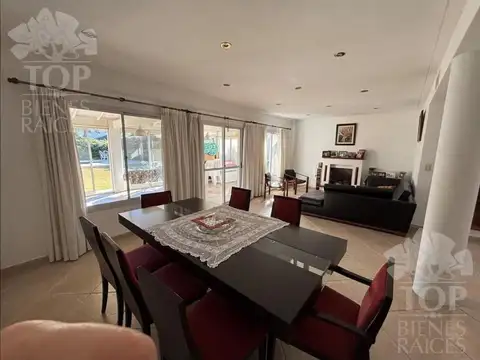 Casa 7 ambientes con 3 baños