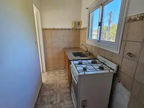 VENTA PH 2 AMB. A LA CALLE, C/PATIO. PRIMER PISO X ESCALERA
