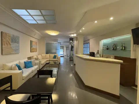 Hotel con 43 habitaciones - Excelente zona comercial
