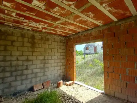 Casa 6 ambientes con 2 baños