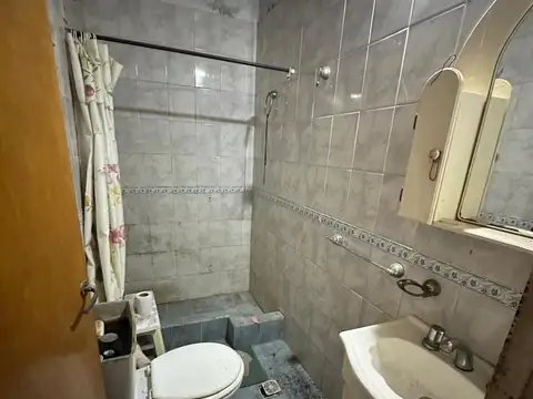 Depto Tipo Casa en Venta 80 años
