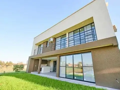 Casa en Venta en El Cazal, USD 319.000