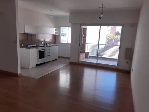 Departamento en Alquiler en Flores, $ 880.000