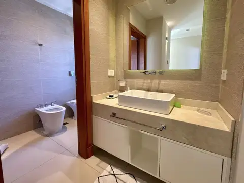 Casa 7 ambientes con 4 baños