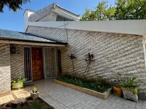 CASA 4 AMBIENTES EN VENTA LLAVALLOL MAS DEPTO 2AMB