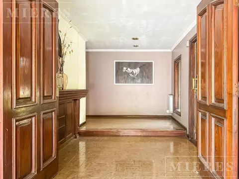 Casa 8 ambientes con 3 baños