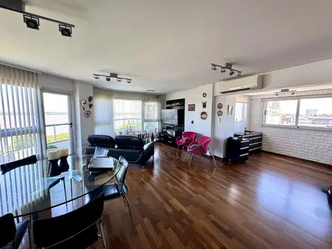 Venta Departamento 3 dormitorios en suite piscina quincho y dos cocheras