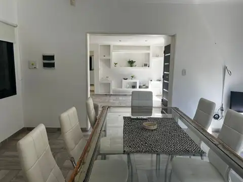Bellisima Propiedad Con Dormitorios En Suite En Venta, General Las Heras