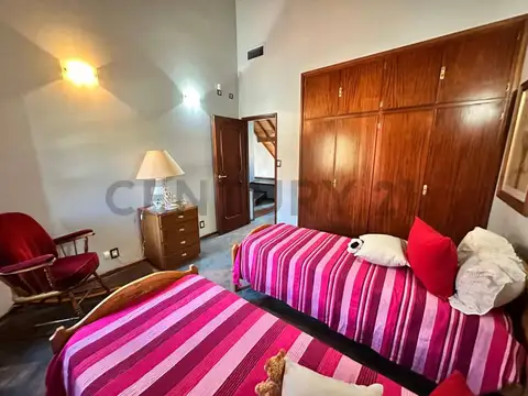 Casa 5 ambientes de categoría - acepta permuta! VILLA DEVOTO